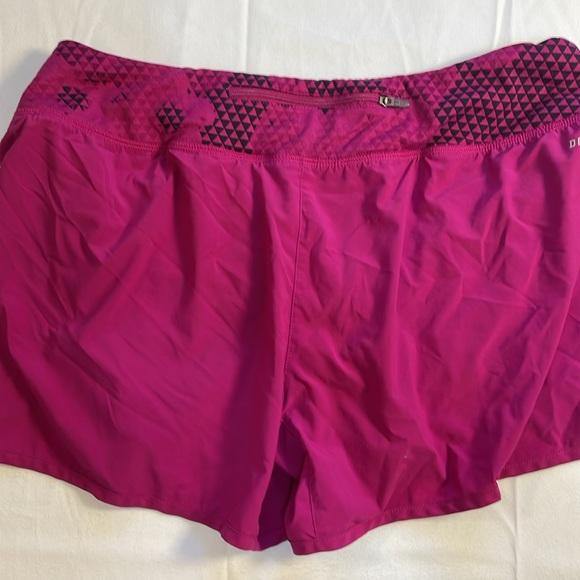 Nike Women’s Running Shorts Bundle of 2 Size Medium Dri-fit Black and Pink Lined - Picture 7 of 11